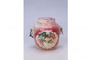 002697“萧和记出品”款喷彩开光五彩花果纹双系盖罐