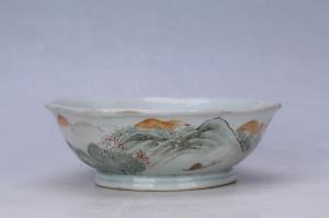 002952“玉顺造”款釉上彩山水纹花口碗