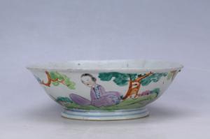 002959“吴炳顺”款釉上彩“一片冰心”人物纹花口碗