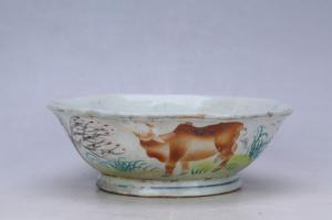 002965“玉顺造”款彩绘牛游草木图碗