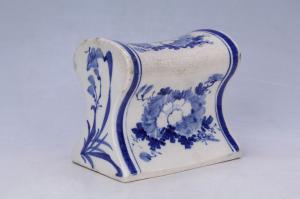 002876蓝彩花卉纹枕