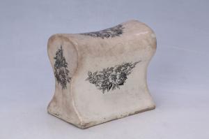 002881白釉黑花花卉纹枕