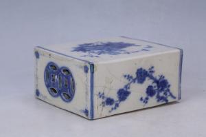 002883蓝彩花卉纹枕