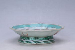 002986“泰合兴造”款粉彩花蝶纹高足盘