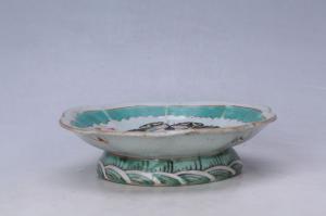 002987“泰合兴造”款粉彩花蝶纹高足盘