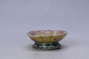 002991粉彩花卉纹花口盘