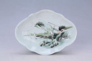 002896“陶发出品”款五彩山水纹菱形盘