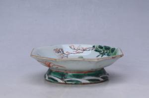 002995粉彩人物纹花口盘