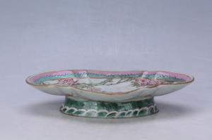 002998“兴合督造”款粉彩花鸟纹菱形花口盘