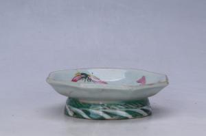 002999粉彩人物纹八角盘