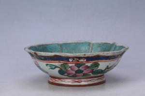 003001釉上彩花蝶纹花口碗