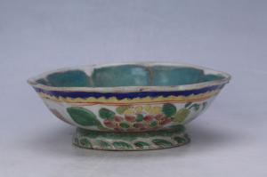 003007釉上彩花蝶纹花口碗