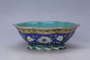 003008“泰合兴造”款釉上彩花卉纹花口碗