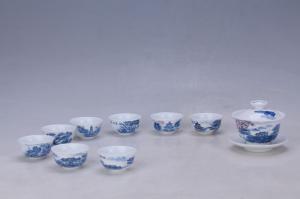 003123吴作明、邱钊钿《青花山水纹茶具》