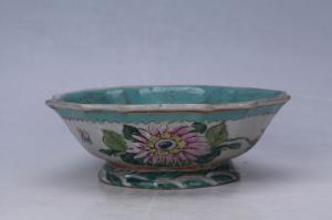 003014“泰合兴造”款粉彩花蝶纹花口碗