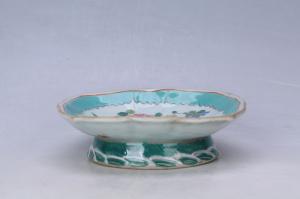 003018“吴兴合造”款釉上彩花蝶纹花口盘