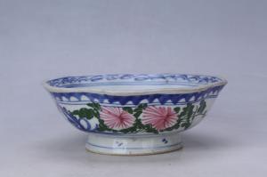 003129“如玉”款红绿彩花卉纹花口碗