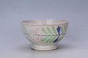 003028五彩缠枝花卉纹碗