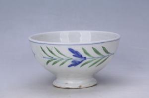 003030彩绘缠枝花卉纹碗