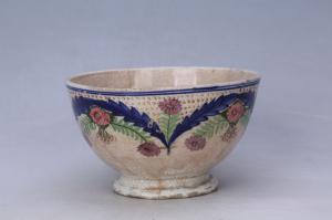 003031“荣利”款彩绘缠枝花卉纹碗