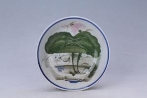 003151青花红绿彩莲池鸳鸯纹盘