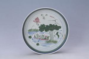 003154“兴利造”款青花红绿彩莲池鸳鸯纹盘