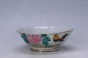 003161“陈书墉置”釉上五彩鸡蕉纹花口碗