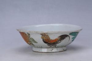 003164“炳兴利庄”款釉上五彩鸡蕉纹花口碗