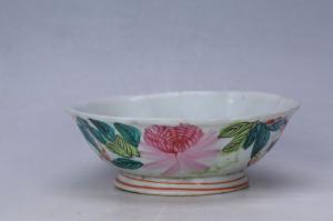 003053“来益彩庄”款釉上彩花鸟纹花口碗