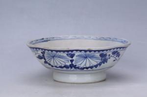 003056“义玉”款青花花卉纹花口碗