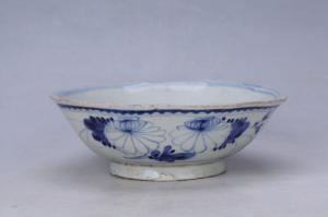 003070蓝彩花卉纹花口碗