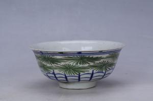 003074“吉玉”款青花红绿彩花卉纹碗