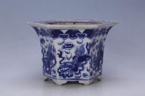 003266青花狮纹六棱花盆