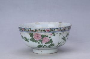 003083“两玉”款青花红绿彩花鸟纹碗