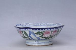 003088“元和”款红绿彩花卉纹花口碗