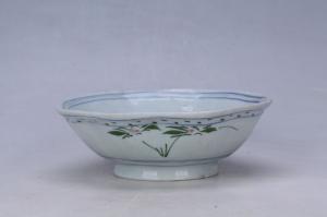 003089青花红绿彩花卉纹花口碗