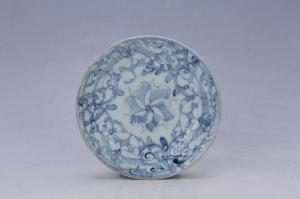 003289“春玉”款青花淡描花卉纹盘