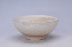 002048青白釉刻花菊瓣纹碗