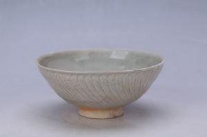 002071青白釉刻花花卉纹碗
