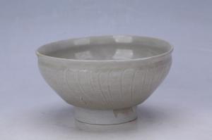 002072青白釉刻花花卉纹碗
