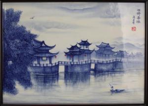 003602邱成礼《湘桥春涨》青花瓷板画