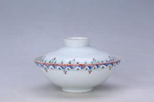 003491“化玉出品”款五彩花卉纹盖碗