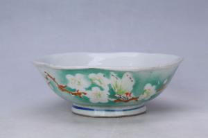 003498“春兴”款喷彩梅花纹花口碗