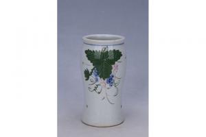 002756“吉祥”五彩葡萄纹筷子筒