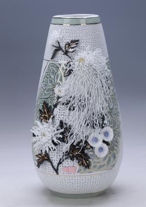 003669邱培煌、邱育涛《灵菊》通花瓶